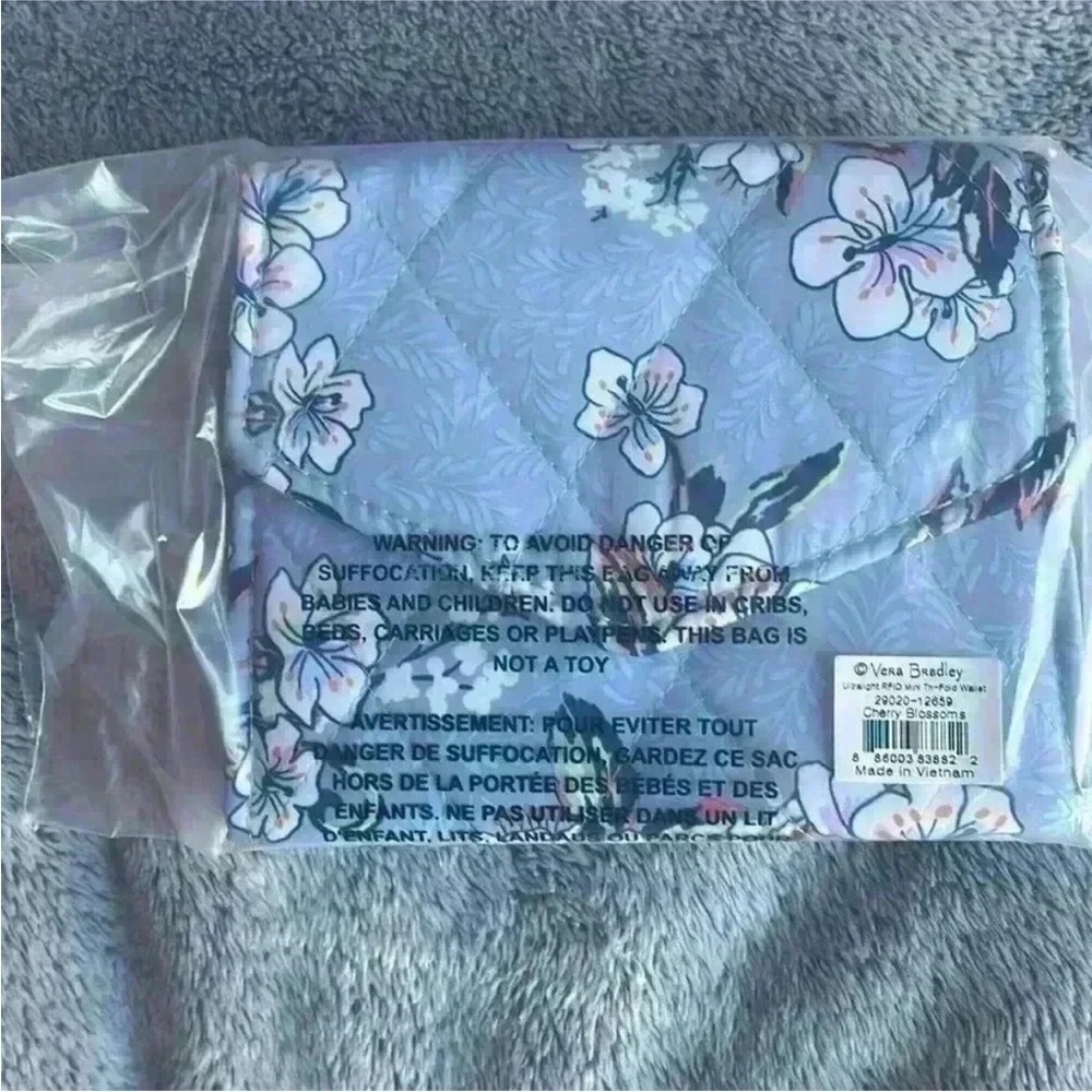 Vera Bradley Ultralight RFID Mini Tri-Fold Wallet in Cherry Blossoms NWT - Picture 3 of 4